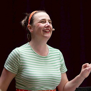 Singen mit Frau T&ouml;nchen, &copy; Musikfest Blumenthal, Foto: Astrid Frede